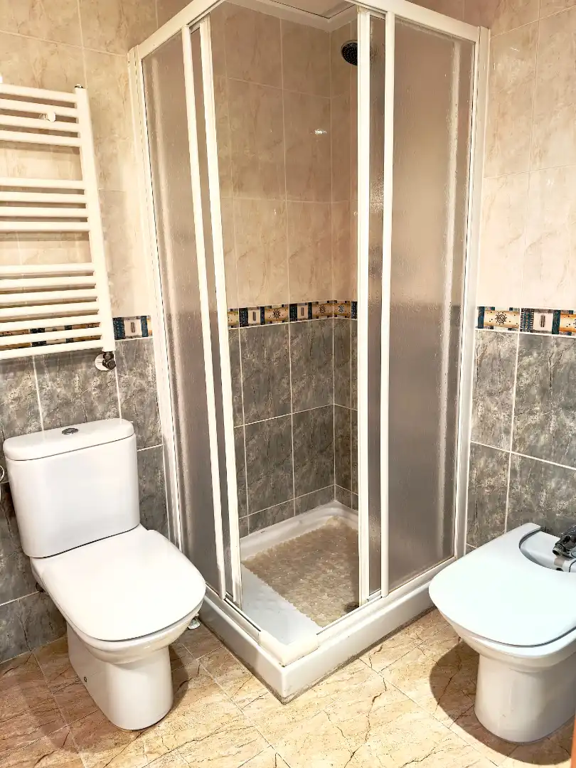 Baño de Apartamento en venta en Calpe / Calp con Aire acondicionado, Calefacción y Trastero