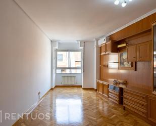 Bedroom of Flat to rent in  Madrid Capital  with Air Conditioner, Heating and Parquet flooring