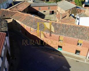 Exterior view of House or chalet for sale in Toral de los Guzmanes