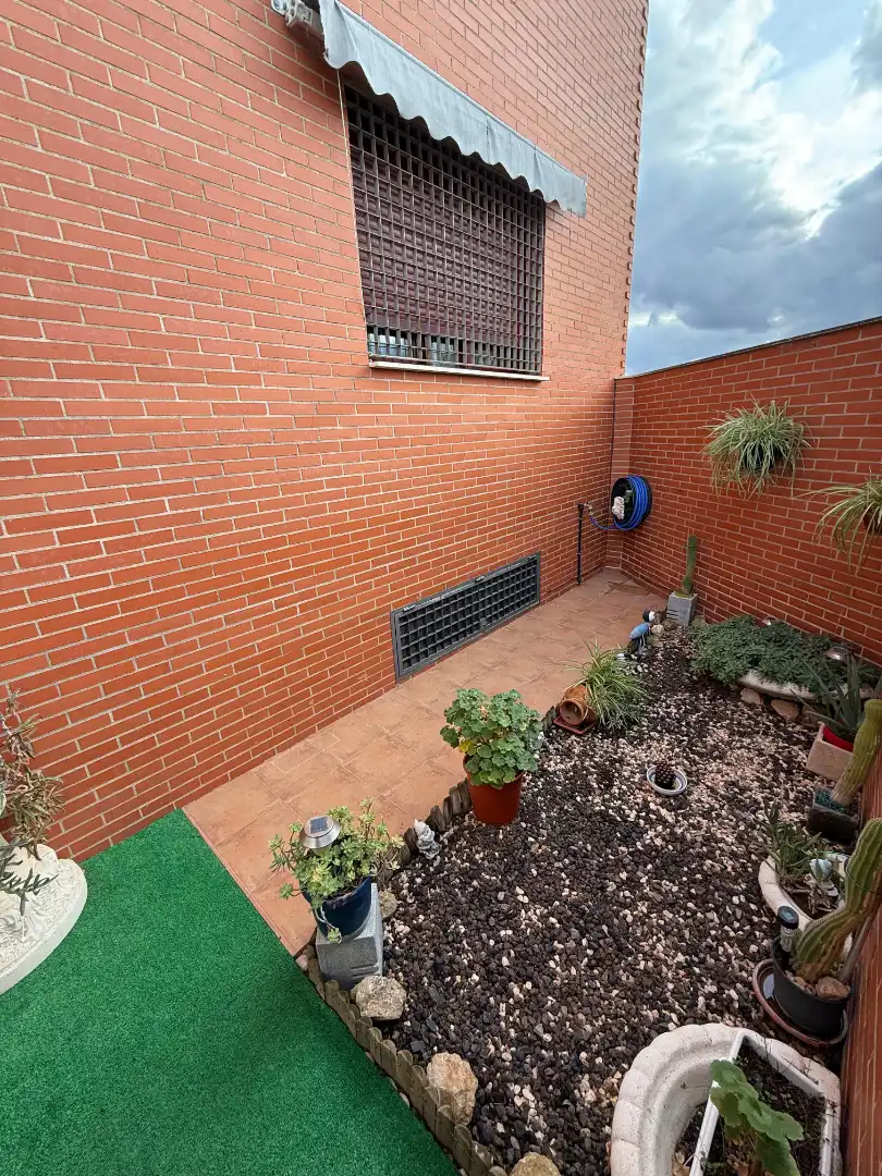 Jardín de Casa adosada en venta en Fernán Caballero con Aire acondicionado, Calefacción y Jardín privado