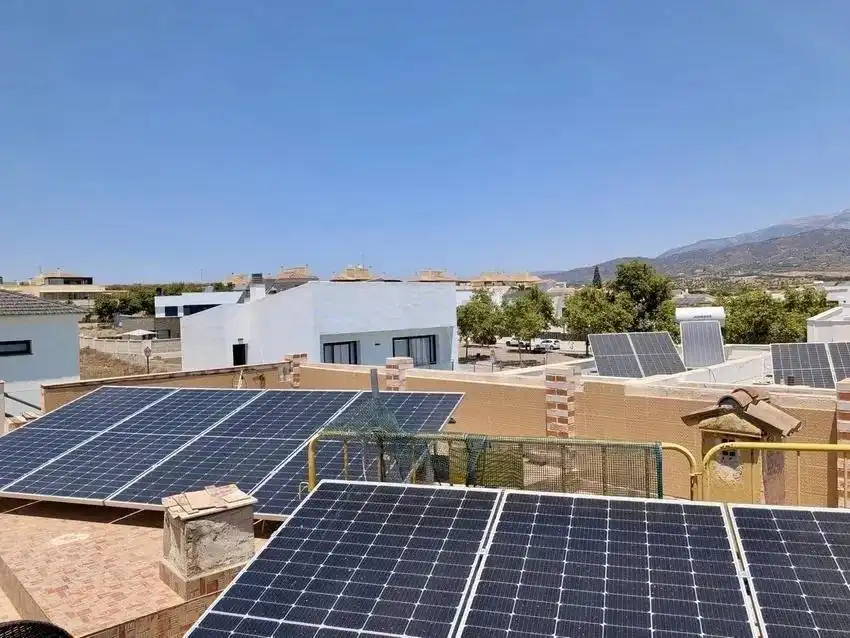 Vista exterior de Casa o chalet en venta en Vélez-Málaga con Piscina
