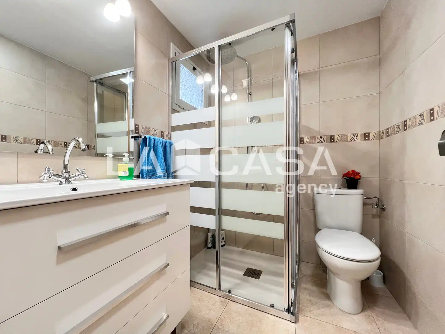 Bany de Casa o xalet en venda en Badalona amb Calefacció, Terrassa i Balcó