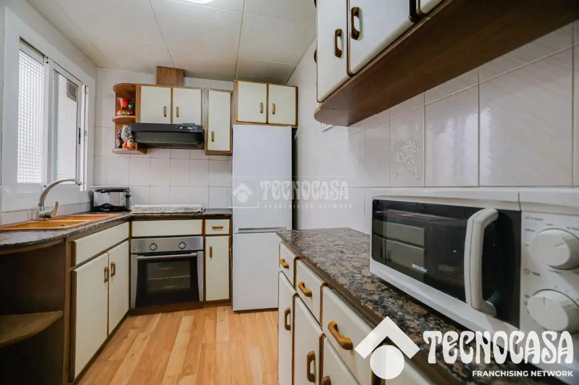 Cocina de Piso en venta en Santa Coloma de Gramenet