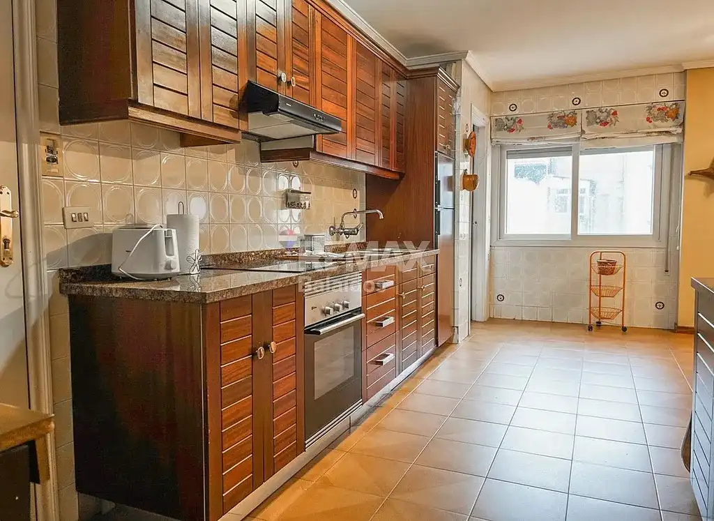 Cocina de Piso en venta en Vigo  con Calefacción, Parquet y Terraza