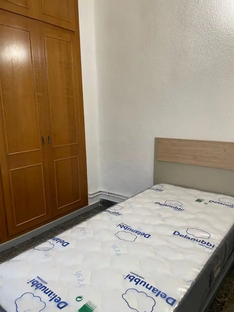 Habitación de Piso de alquiler en Valencia con Amueblado