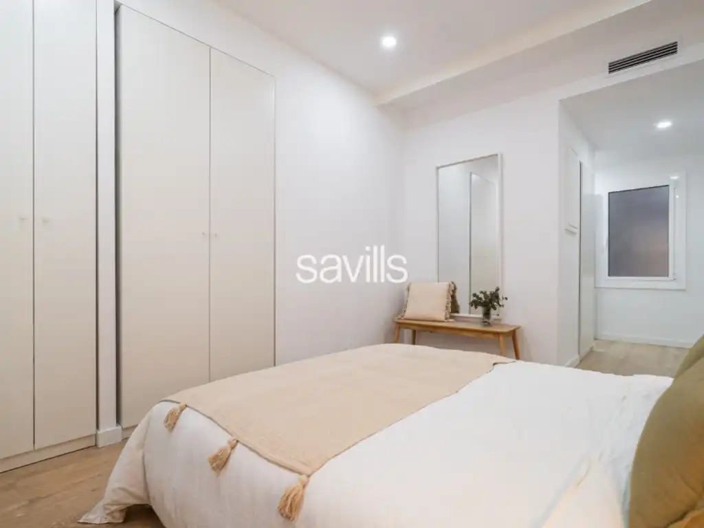 Bedroom of Apartments for sale in Barcelona