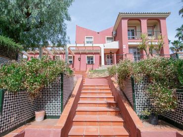 Villa con balcone in vendita a Torrequinto