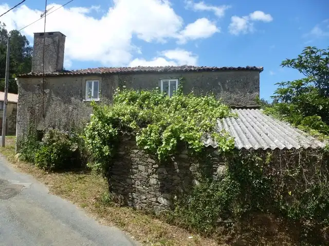Vista exterior de Finca rústica en venda en Cesuras amb Jardí privat i Traster