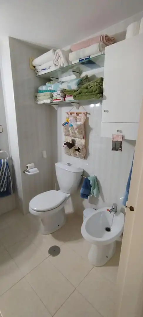 Baño de Casa adosada en venta en Motril con Aire acondicionado, Terraza y Trastero