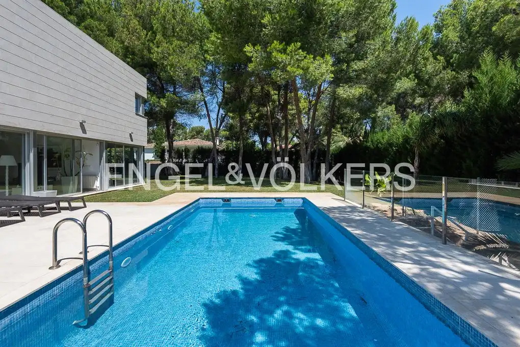 Piscina de Casa o chalet de alquiler en Chiva con Aire acondicionado, Calefacción y Jardín privado