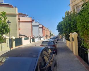 Vista exterior de Casa adosada en venda en Castilleja de Guzmán amb Aire condicionat i Balcó