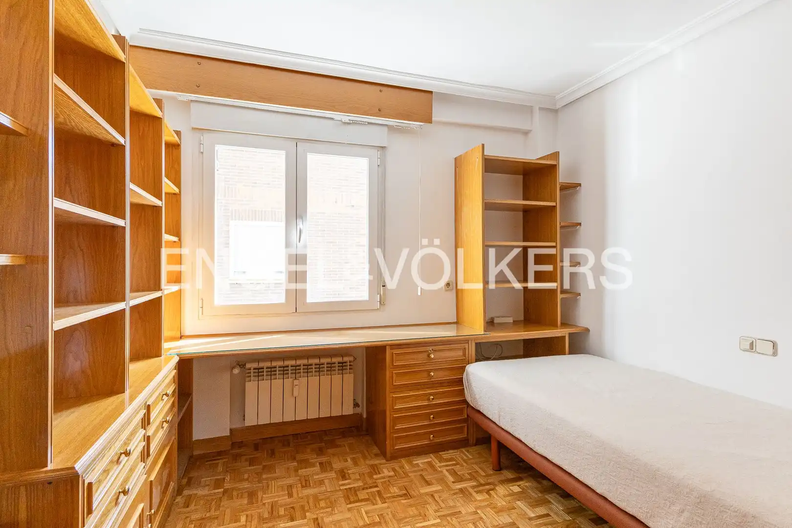 Bedroom of Flat for rent in Madrid  with Air Conditioner, Heating and Private garden