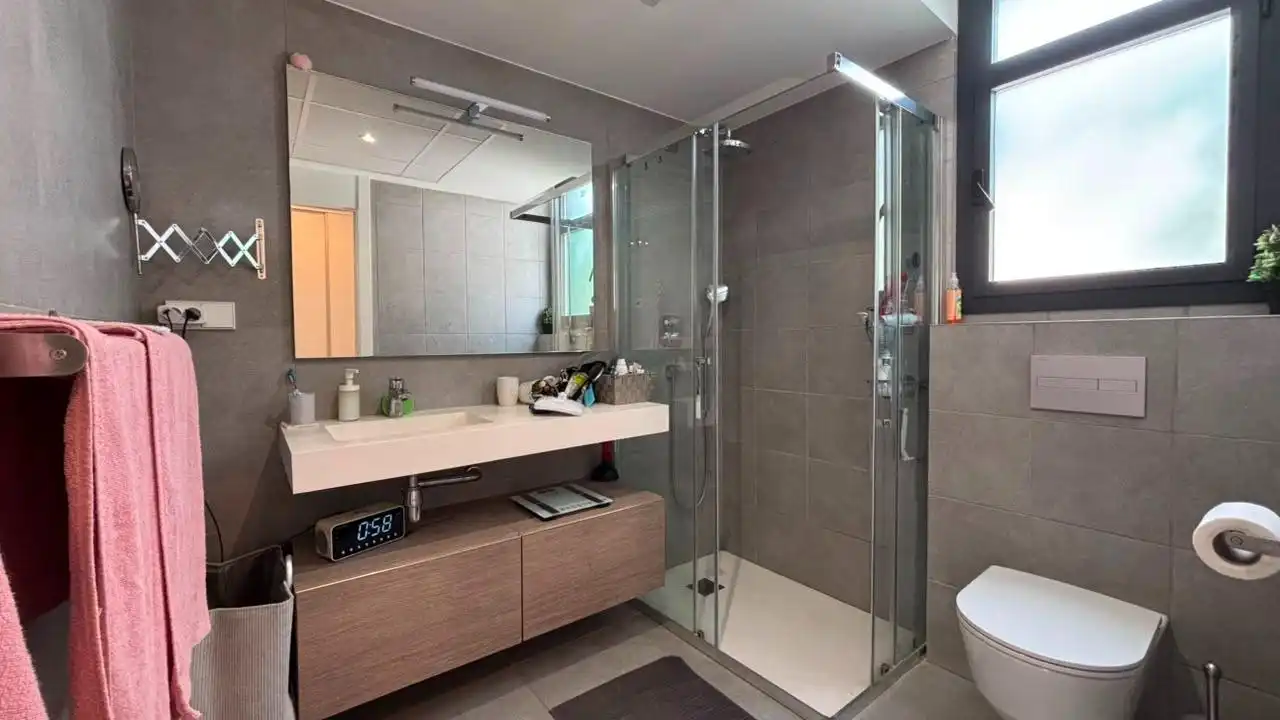Badezimmer von Dachboden zur Miete in Villajoyosa / La Vila Joiosa mit Klimaanlage, Terrasse und Möbliert