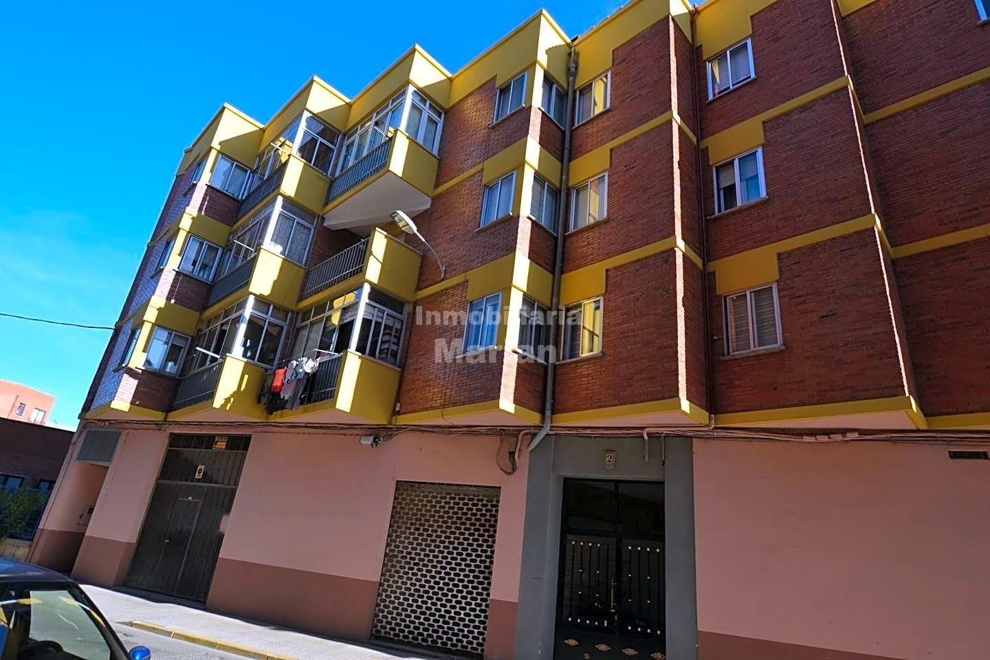 Vista exterior de Piso en venta en Aranda de Duero con Calefacción, Terraza y Amueblado
