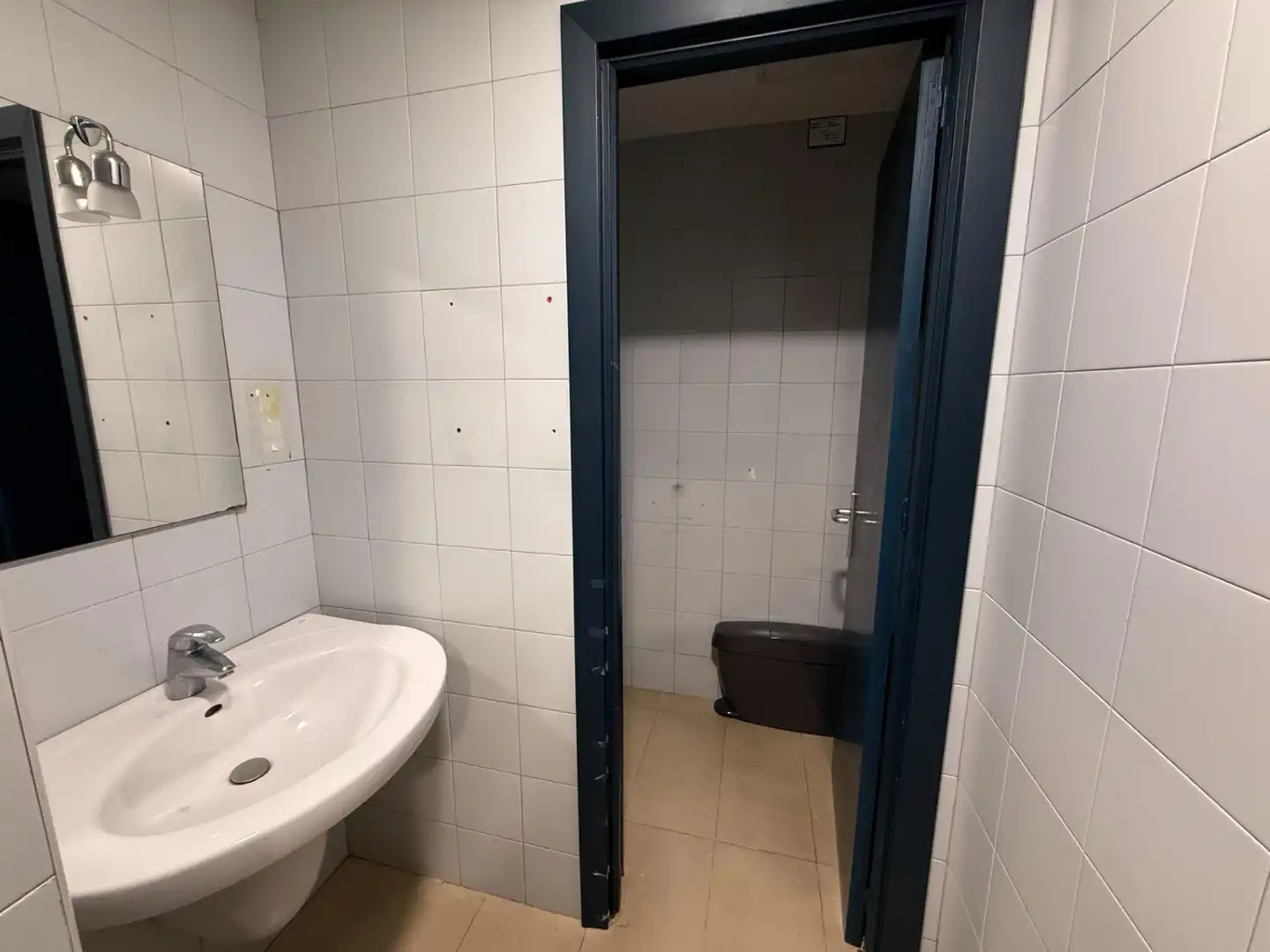 Badezimmer von Geschaftsraum zur Miete in Algeciras mit Klimaanlage