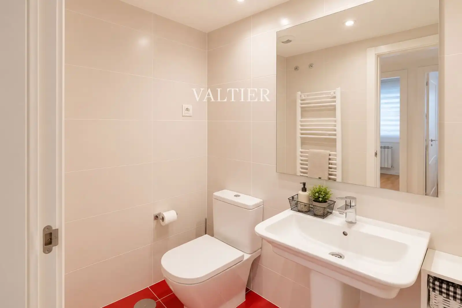Baño de Piso de alquiler en Madrid con Aire acondicionado, Piscina y Piscina comunitaria