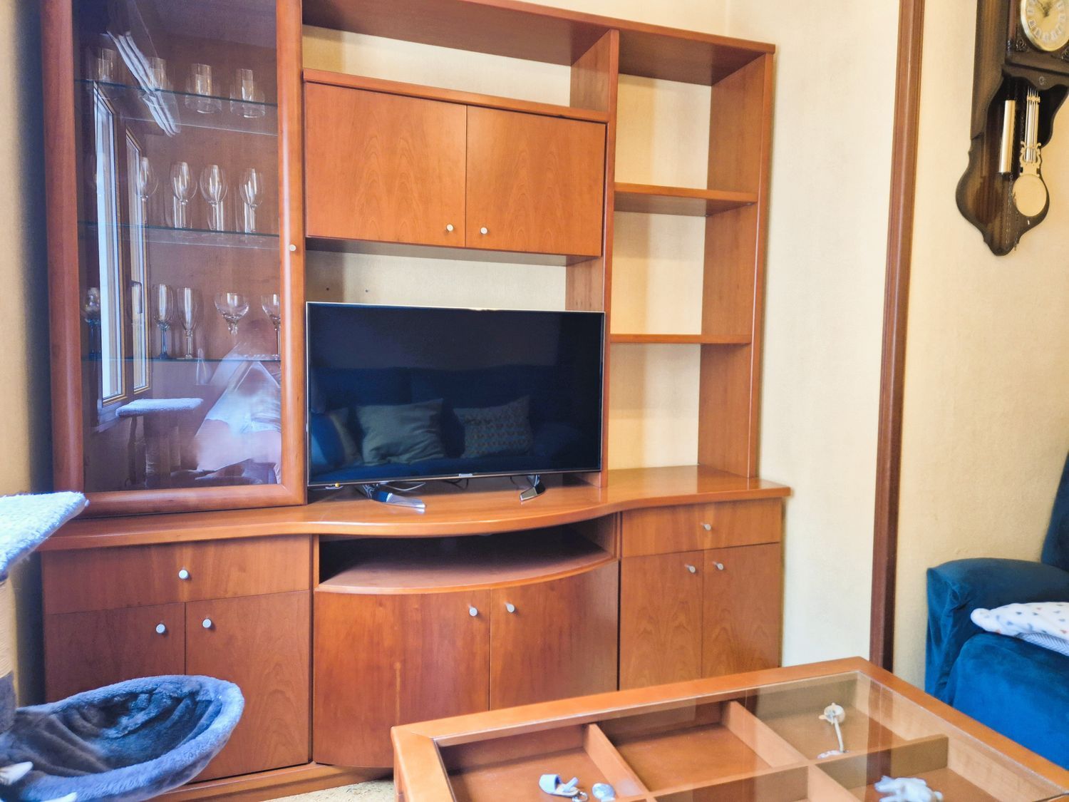 Sala d'estar de Pis en venda en Gijón  amb Calefacció i Piscina