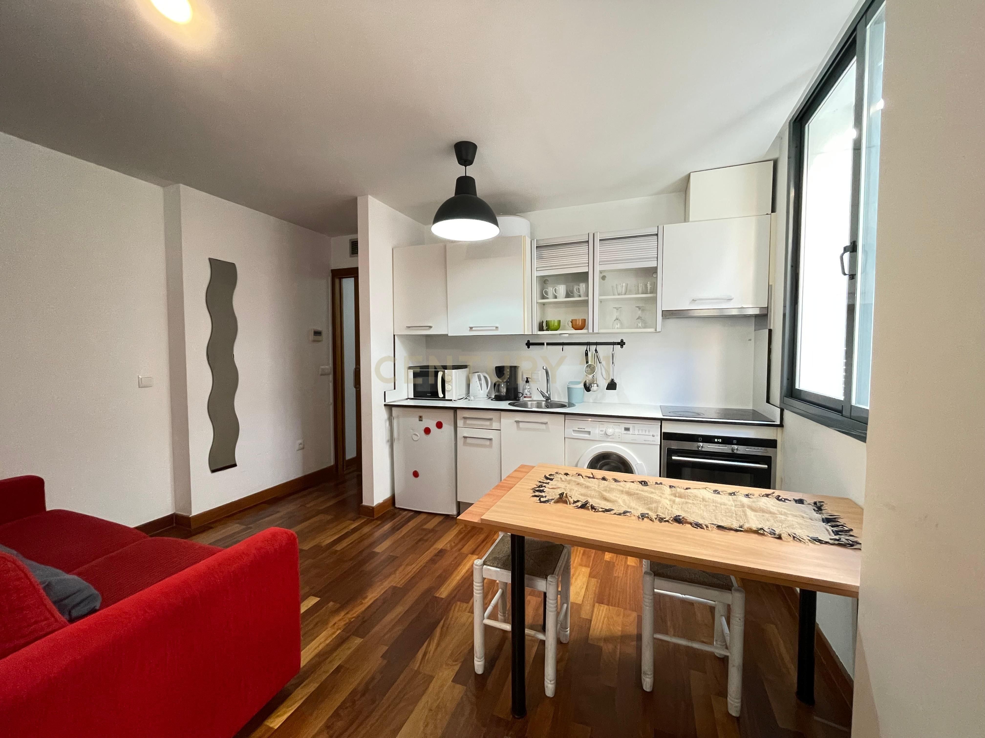 Cuina de Apartament de lloguer en  Granada Capital amb Aire condicionat, Forn i Rentadora