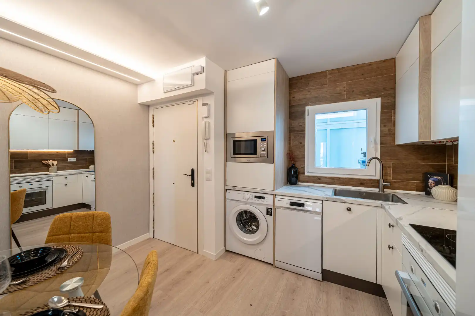 Flat with terrace for sale in Calle de Puentedeume, imagen 8