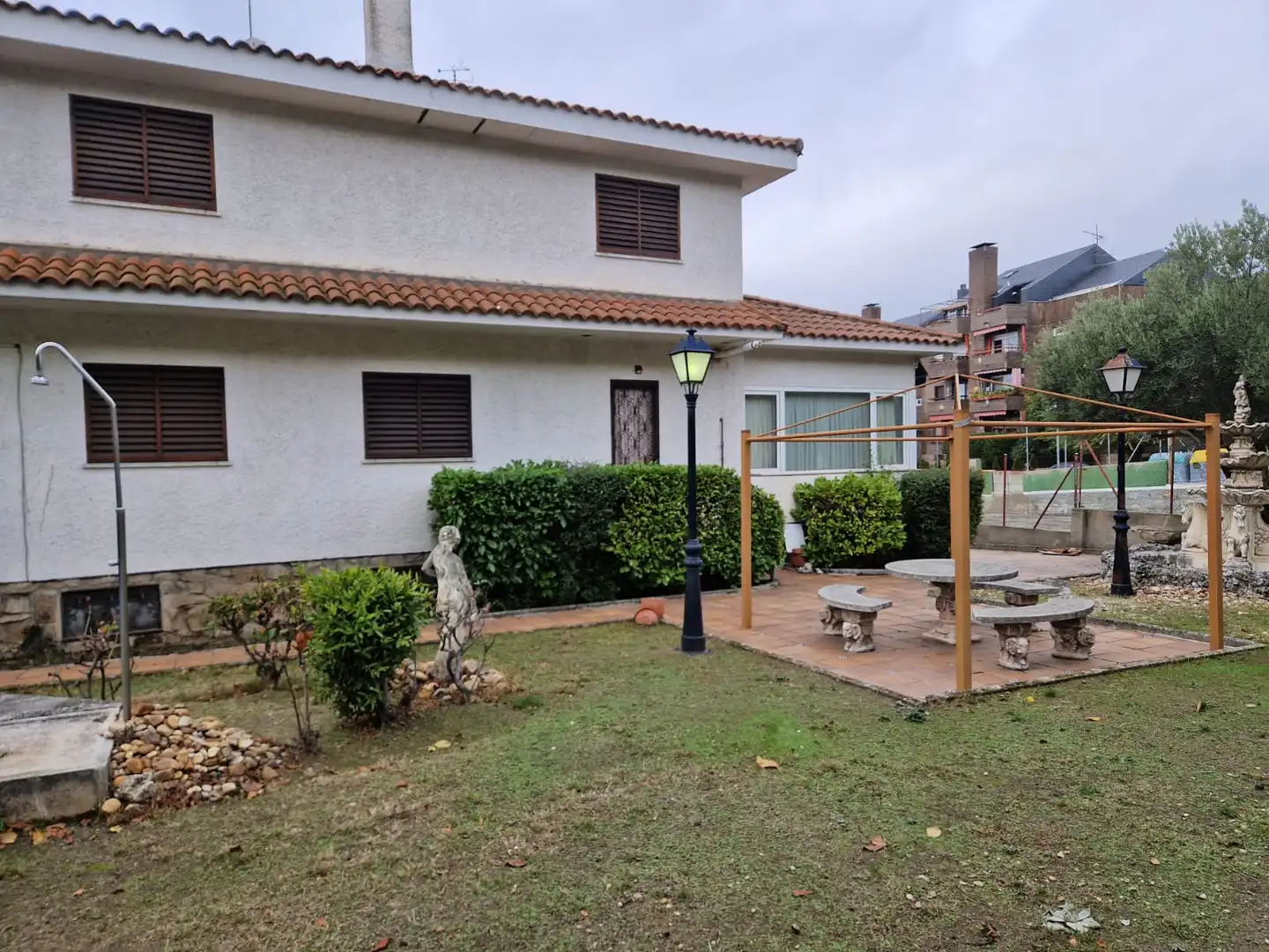 Vista exterior de Casa o xalet en venda en Alpedrete amb Aire condicionat, Calefacció i Jardí privat