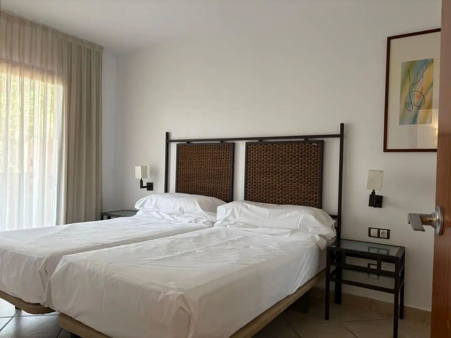 Dormitori de Apartament en venda en Benahavís amb Jardí privat, Alarma i Piscina comunitària