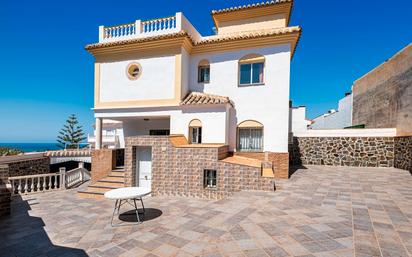 Vista exterior de Casa o xalet en venda en Nerja amb Aire condicionat i Terrassa