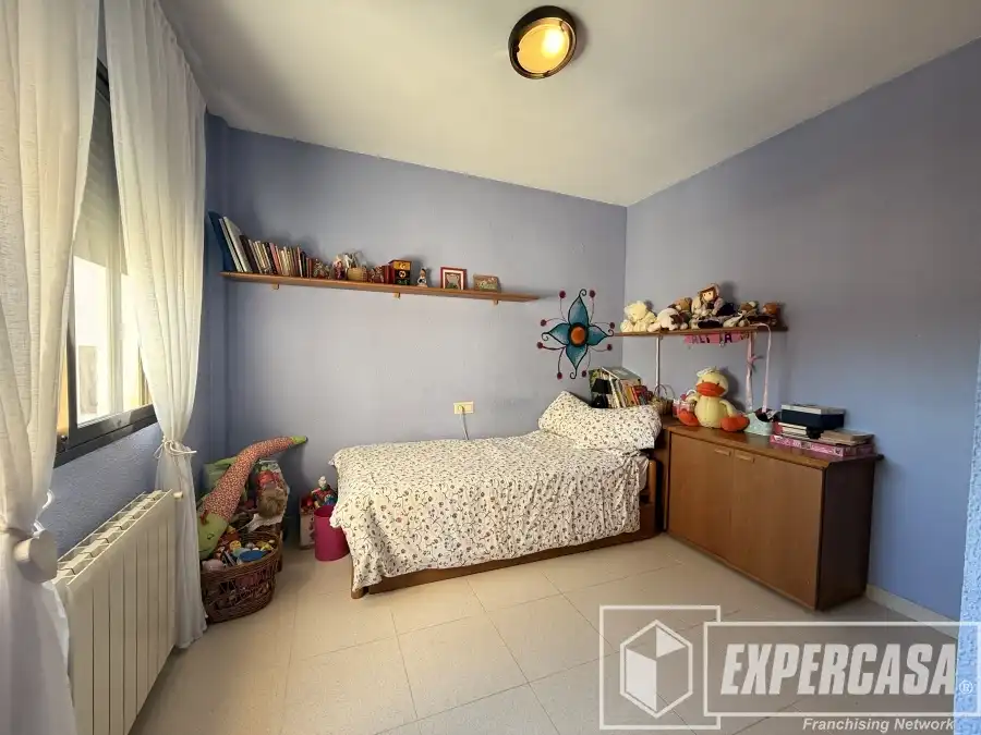 Dormitori de Casa o xalet en venda en Riba-roja de Túria amb Aire condicionat, Calefacció i Terrassa