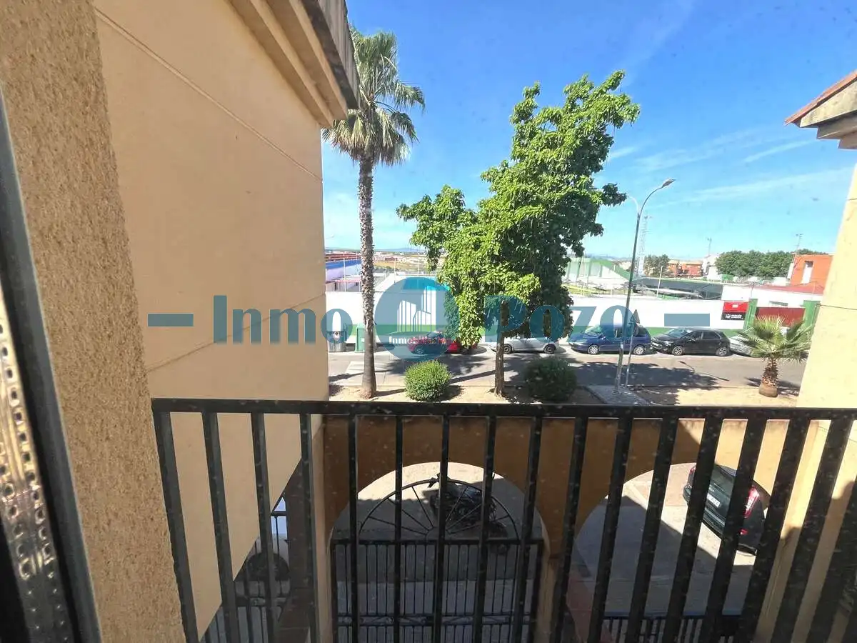 Außenansicht von Maisonette zum Verkauf in Almendralejo mit Abstellraum und Möbliert