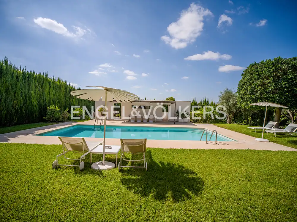 Vista exterior de Casa o xalet en venda en Elche / Elx amb Aire condicionat, Calefacció i Jardí privat