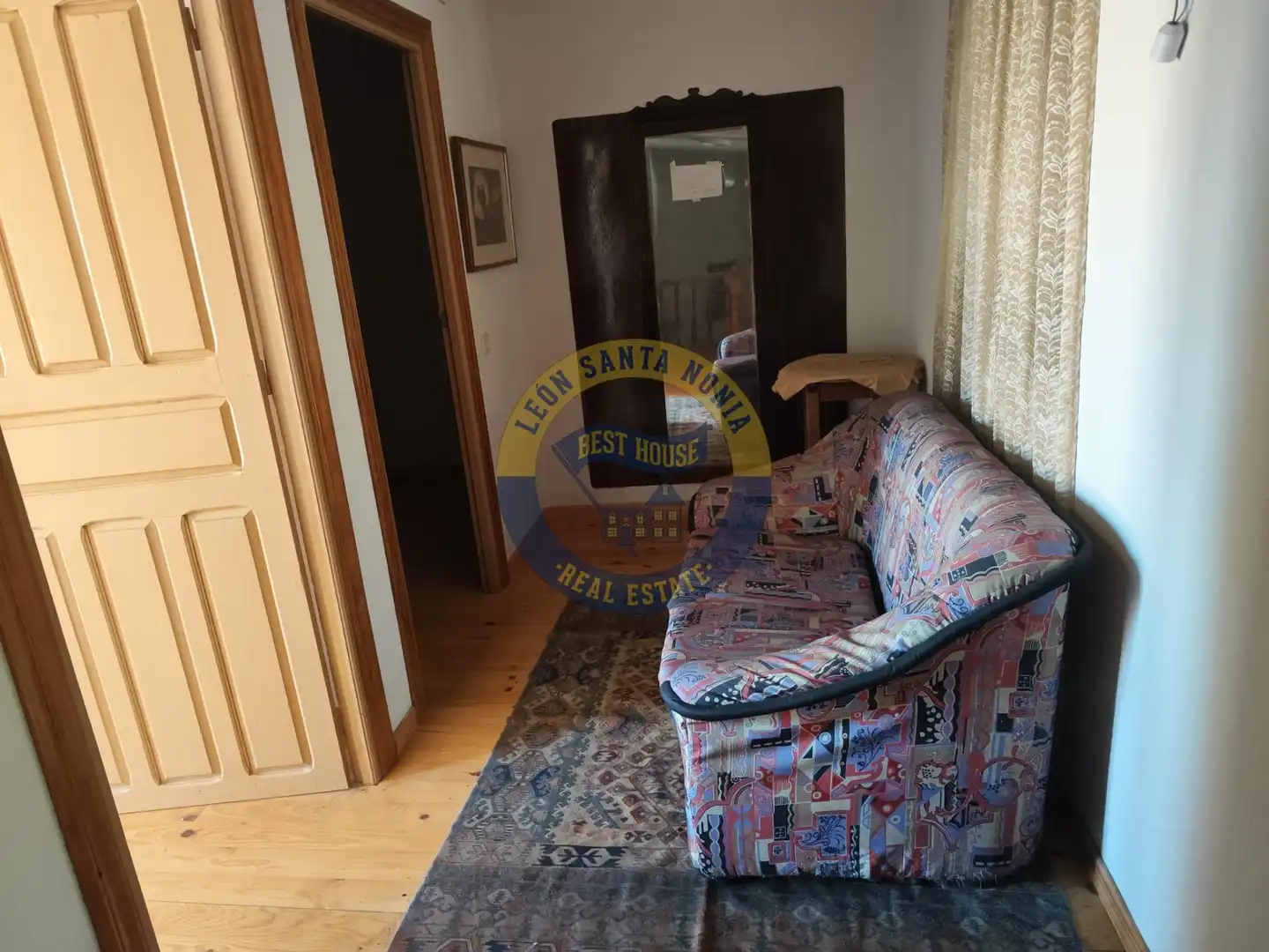 Sala d'estar de Casa o xalet en venda en Rioseco de Tapia amb Traster i Balcó