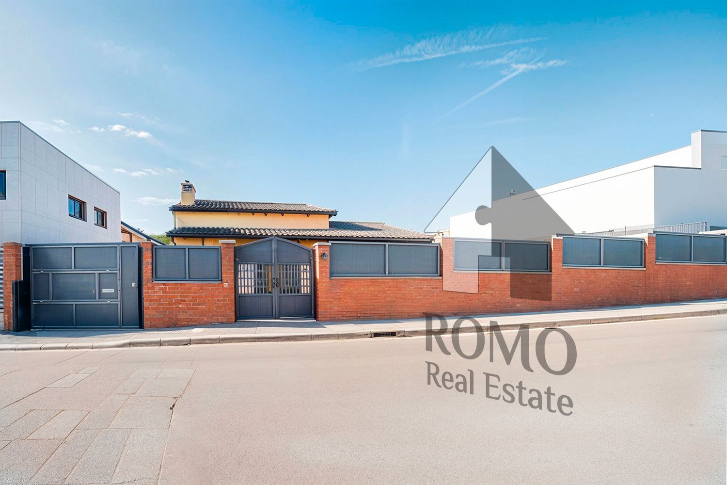 Exterior view of House or chalet for sale in Santa Perpètua de Mogoda  with Heating, Private garden and Parquet flooring