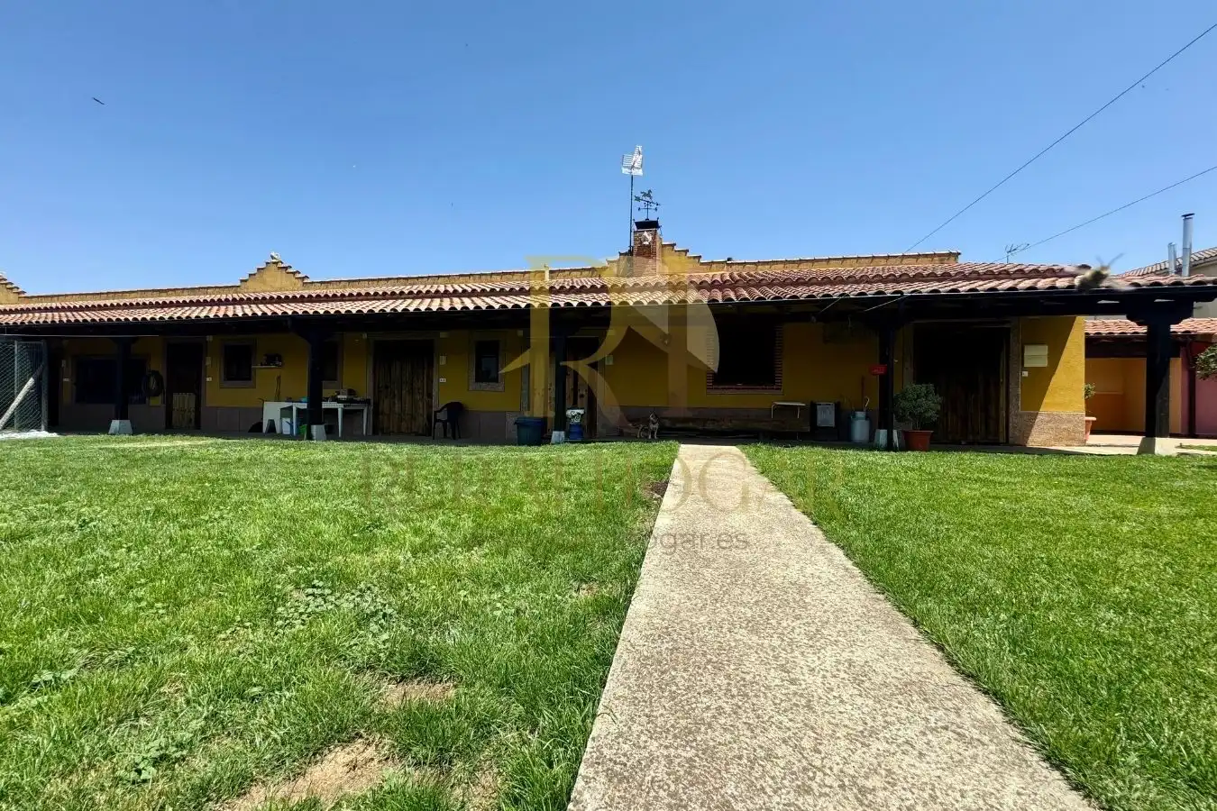 Vista exterior de Casa o chalet en venta en Valdepolo con Calefacción, Jardín privado y Terraza