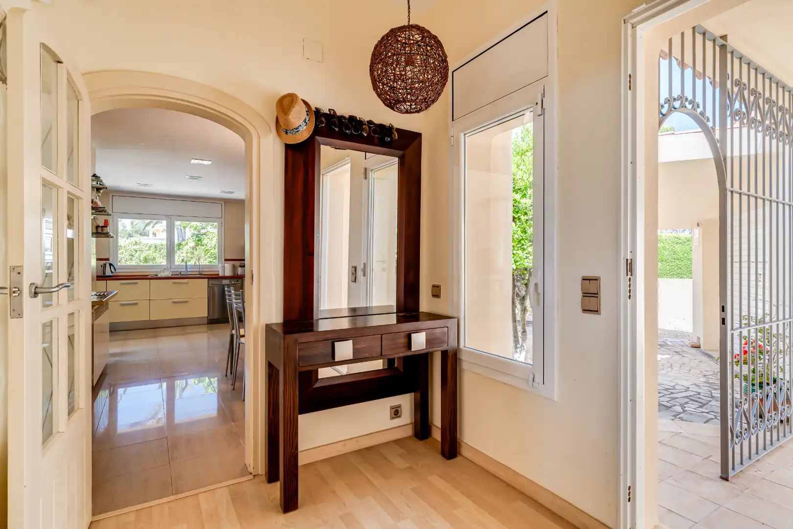 Casa con piscina en venta en Carrer de la Caleta, imagen 9