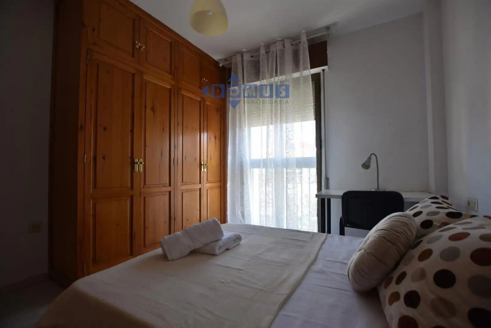Habitación de Piso para compartir en Ronda con Aire acondicionado, Terraza y Amueblado