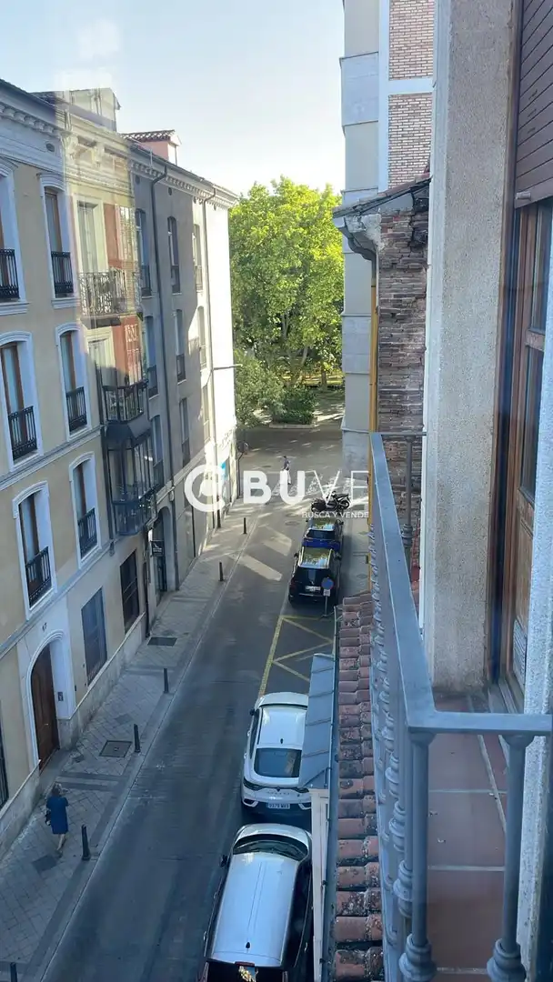 Parking de Piso de alquiler en Valladolid con Calefacción, Terraza y Amueblado