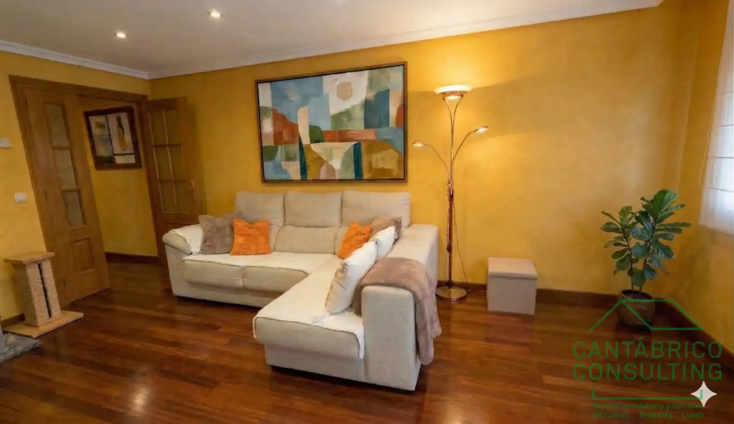 Wohnzimmer von Wohnung zum Verkauf in Navia mit Heizung, Parkett und Terrasse