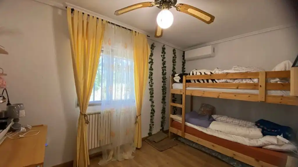 Dormitori de Casa o xalet en venda en Cadalso de los Vidrios amb Aire condicionat, Calefacció i Jardí privat