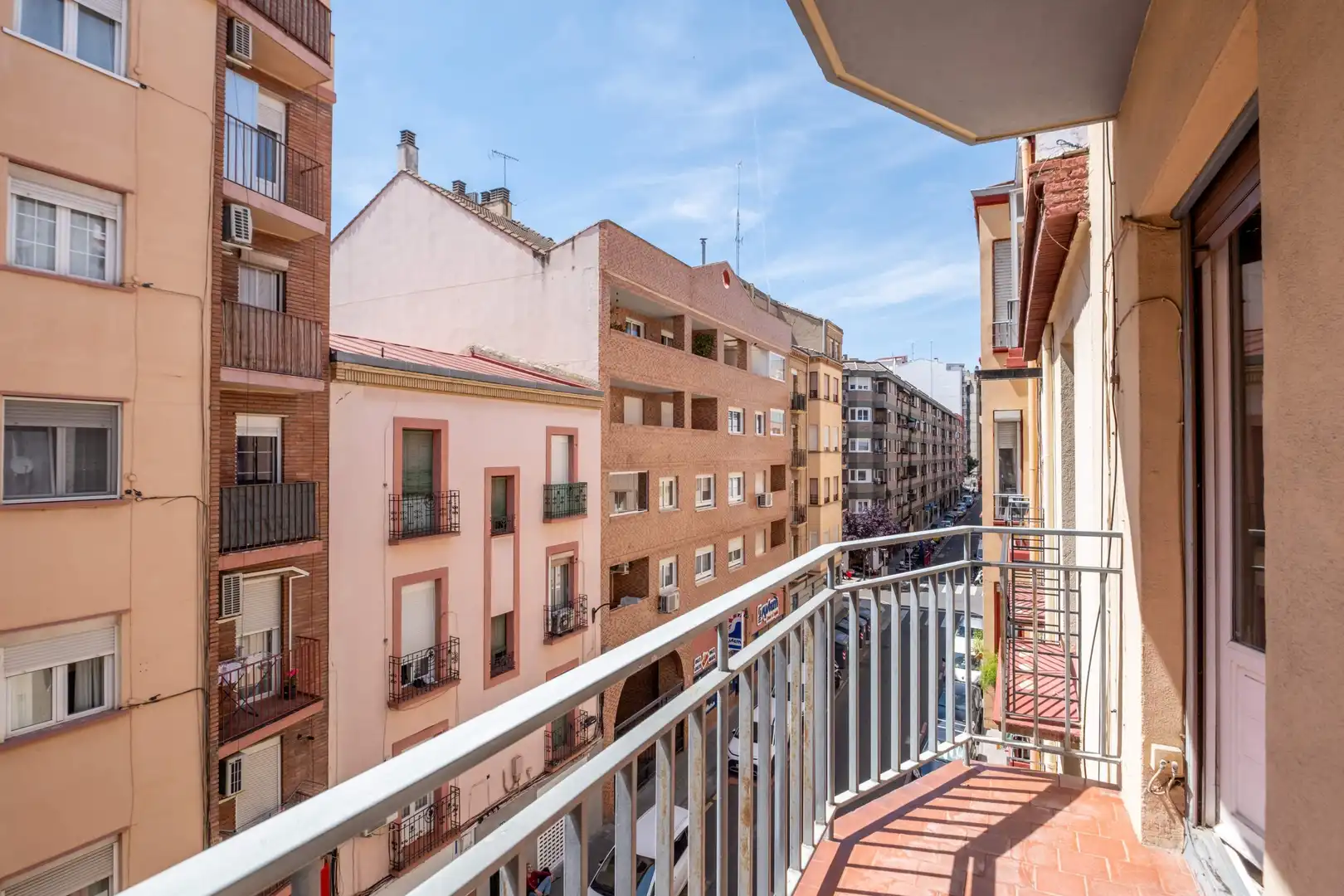 Vista exterior de Piso en venta en Zaragoza con Calefacción, Terraza y Balcón