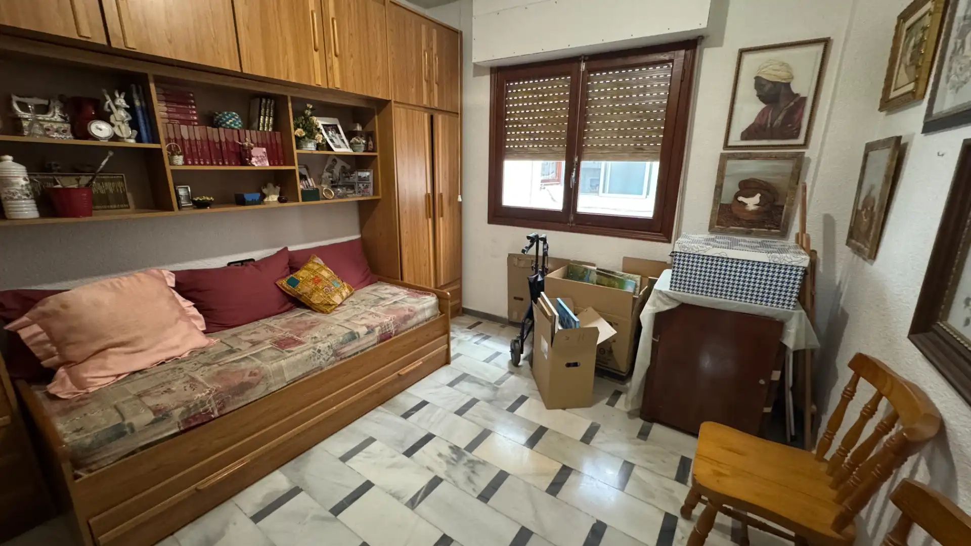 Habitación de Piso en venta en Dolores con Amueblado, Horno y Lavadora