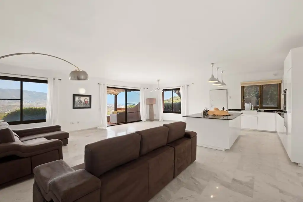 Sala de estar de Planta baja en venta en Ojén con Aire acondicionado, Jardín privado y Terraza