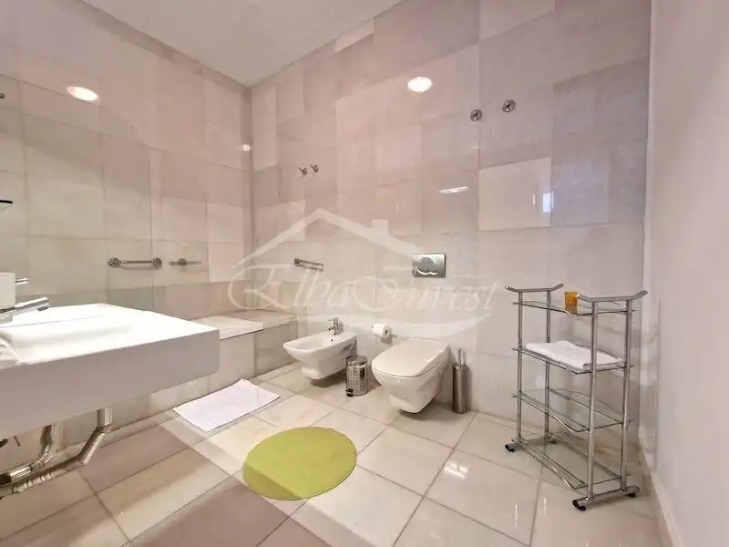 Bany de Casa o xalet en venda en Adeje amb Aire condicionat, Jardí privat i Terrassa