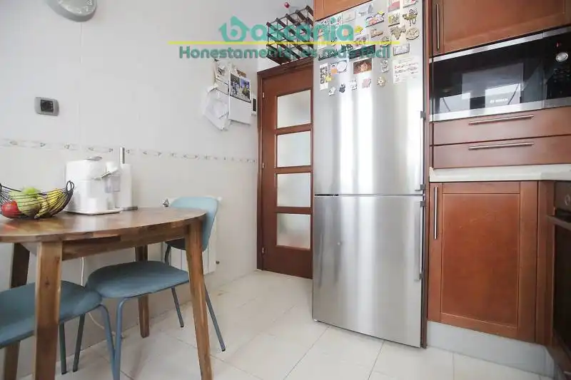 Cocina de Piso en venta en Basauri  con Amueblado y Balcón
