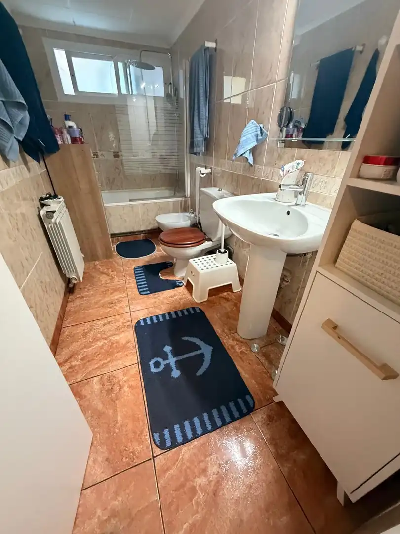 Bathroom of Flat for sale in Valdemoro  with Air Conditioner and Heating