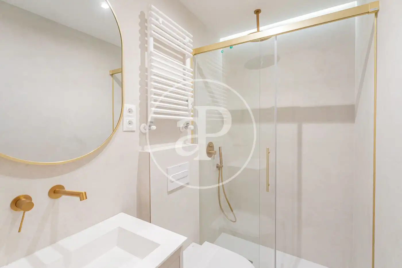 Bathroom of Attic for sale in Madrid  with Air Conditioner, Heating and Terrace