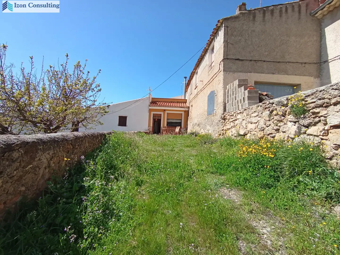Vista exterior de Casa o xalet en venda en Elche de la Sierra amb Calefacció, Jardí privat i Terrassa
