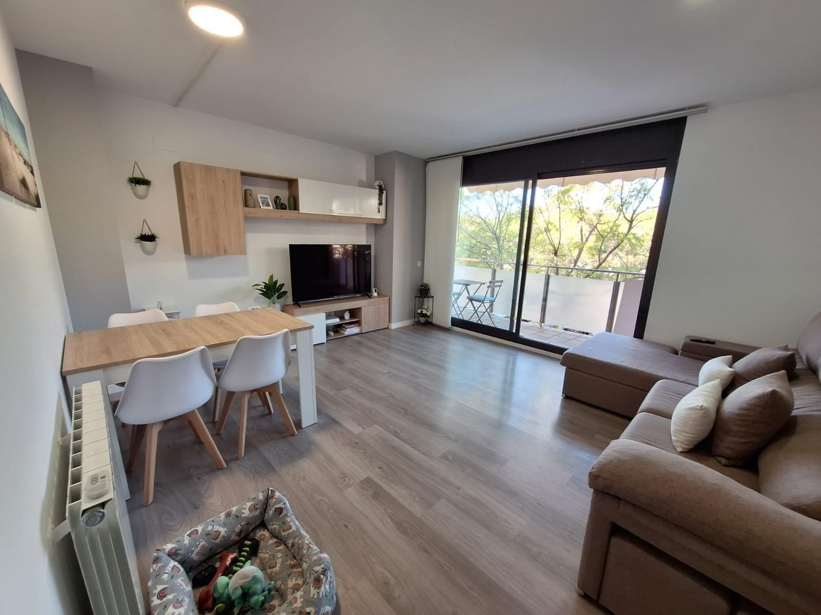 Sala de estar de Piso en venta en Castellar del Vallès con Calefacción, Parquet y Terraza