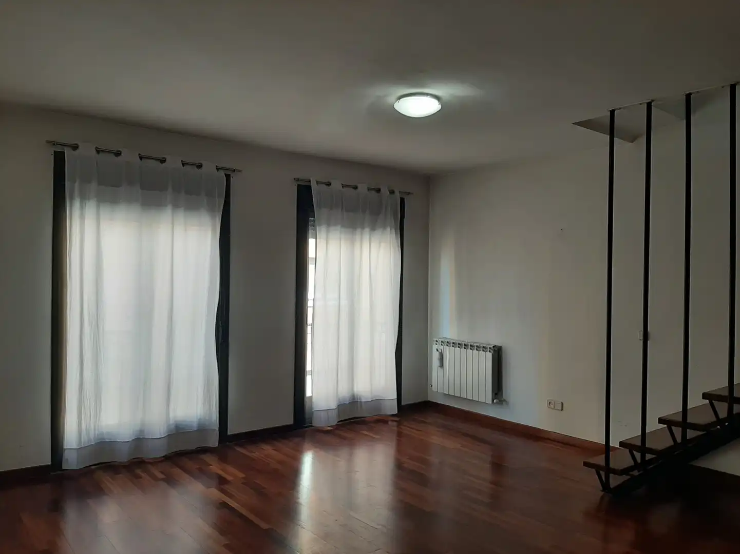 Sala d'estar de Pis de lloguer en Alcalá de Henares amb Aire condicionat, Calefacció i Parquet