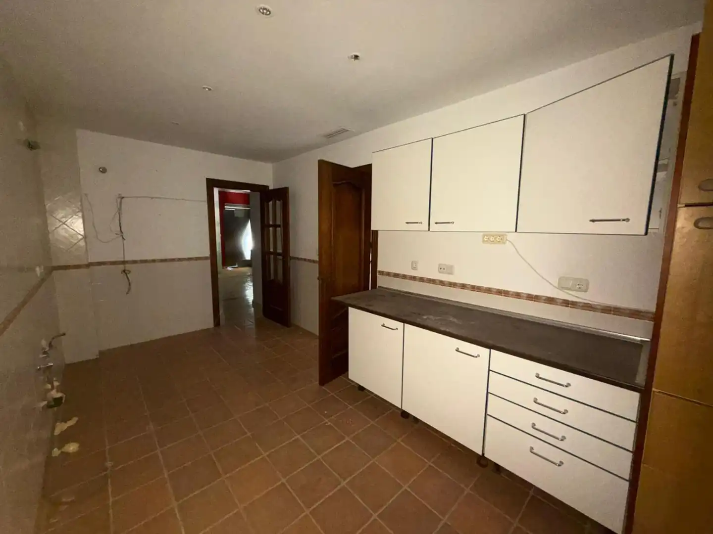 Cuina de Casa o xalet en venda en Marbella amb Calefacció, Jardí privat i Terrassa