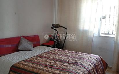 Bedroom of Flat for sale in  Sevilla Capital  with Balcony