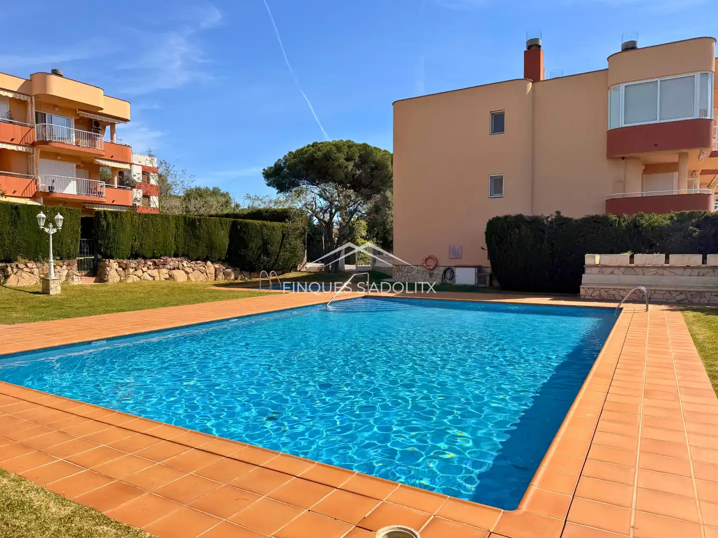 Piscina de Planta baixa en venda en Castell d'Aro, Platja d'Aro i s'Agaró amb Aire condicionat, Calefacció i Jardí privat